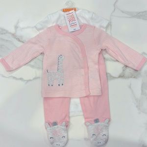 Carter’s 3 mth pink/white, & gray. 3pc- top with pants & onesie CUTE GIRAFFE! 🦒
